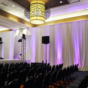 How to decorate the wedding with pipe and drape?